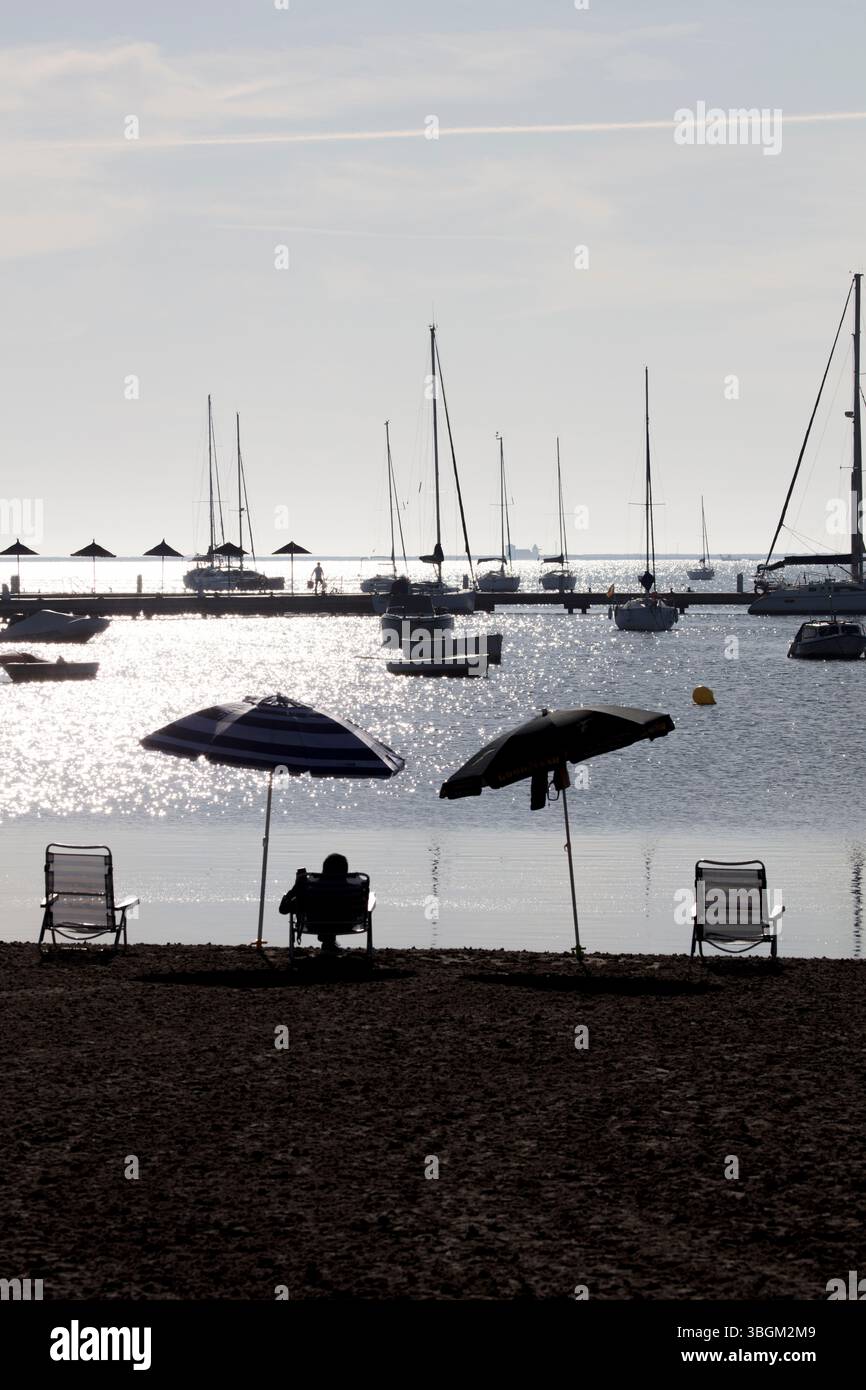 Boote, Hintergrundbeleuchtung, Silhouette, Idylle, Santiago de la Ribera, Mar Menor, autonome Region Murcia, Spanien, Stockfoto