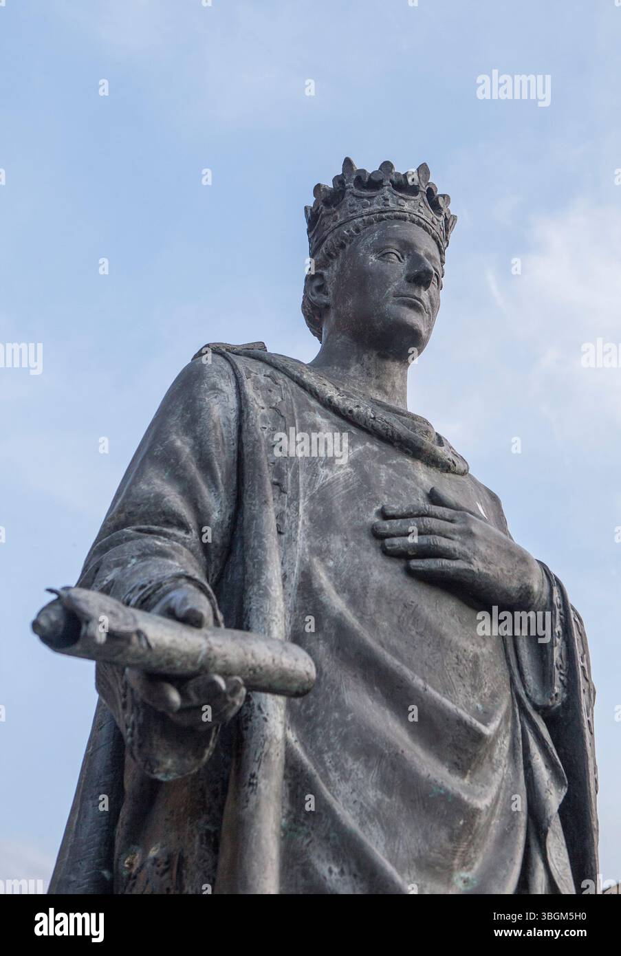 Pamplona, Spanien – 31. Mai 2025: Skulptur Karl III. Von Navarra von Navarra von Francisco Lopez Hernandez, 2003, Pamplona, Spanien Stockfoto