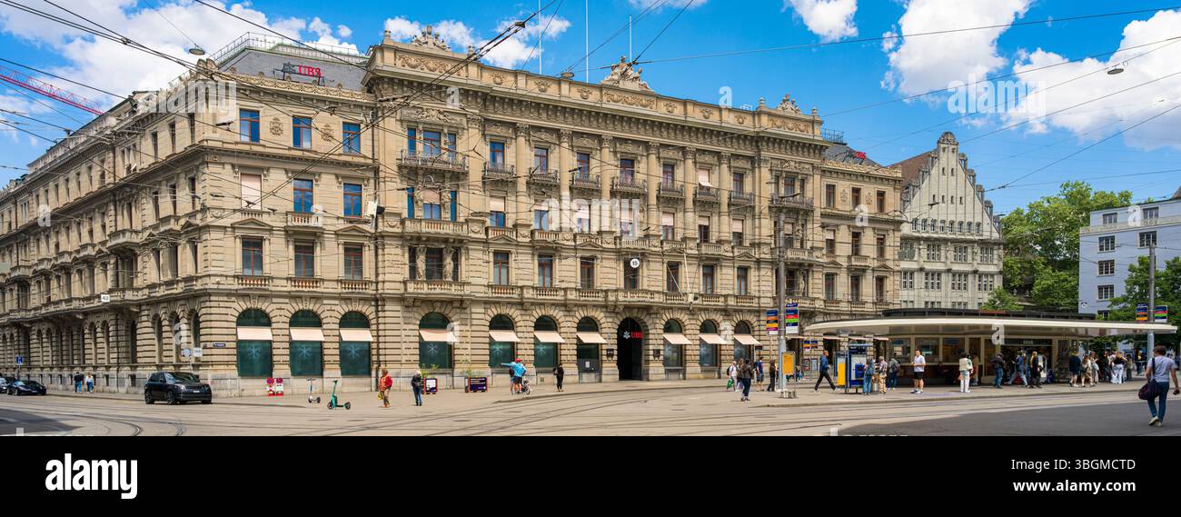 Bankgebäude der UBS Bank, ehemals Credit Suisse am Paradeplatz in Zürich, Schweiz Stockfoto Bankgebäude der UBS Bank, ehemals Credit Suisse am Paradeplatz in Zürich, Schweiz Stockfoto