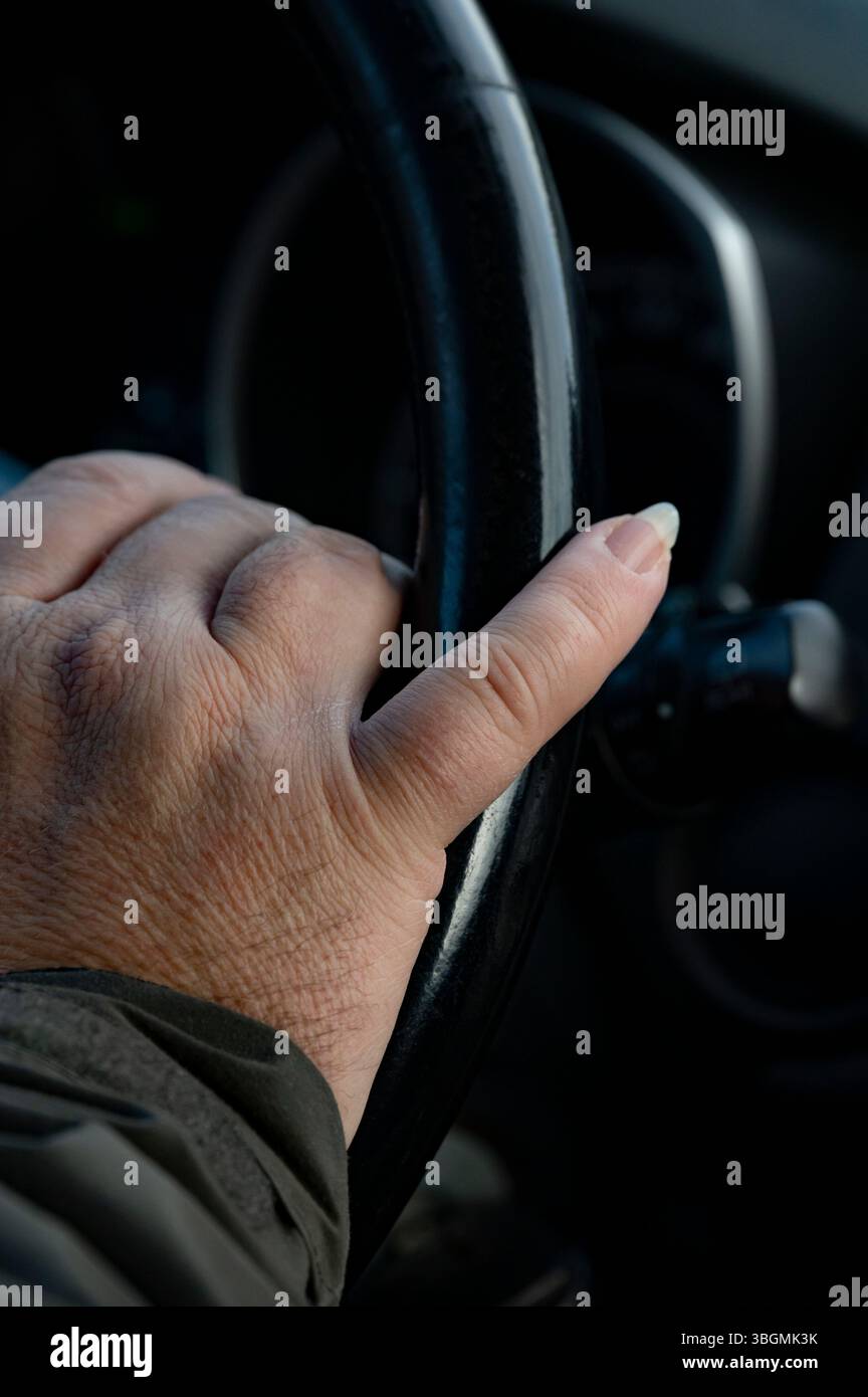 Albanien, Balkanhalbinsel, Südosteuropa, Republik Albanien, Shqiperia, Nordalbanien, die Hand des Mannes, langer Fingernagel am kleinen Finger, im Islam ein Zeichen für die symbolische Relevanz der Männer Stockfoto
