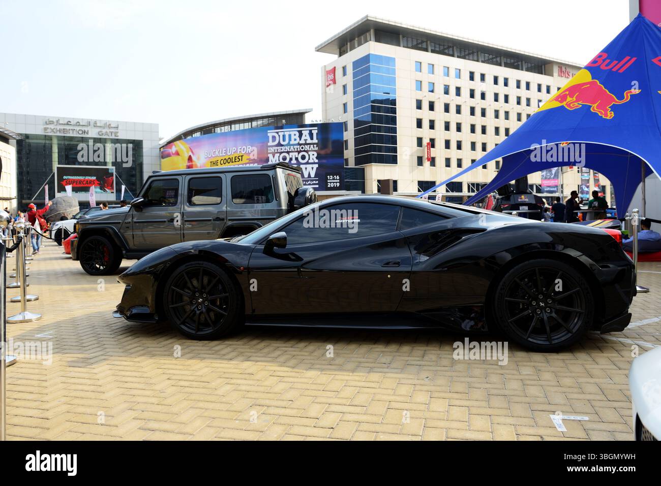 DUBAI, VAE - 16. NOVEMBER: Der Ferrari 488 Pista Sportwagen ist am 16. November 2019 auf der Dubai Motor Show 2019 zu sehen Stockfoto