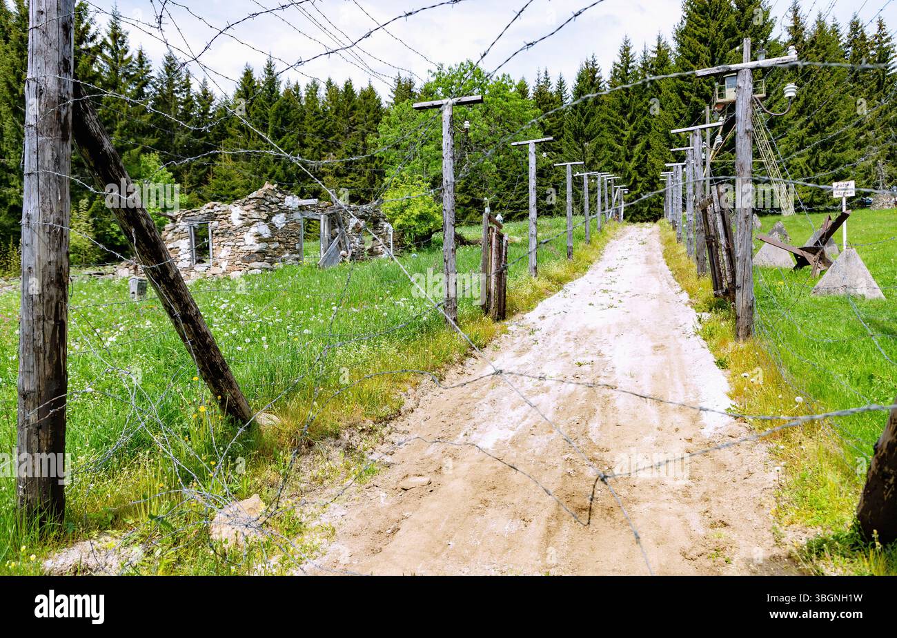 Gedenkstätte für Eisernen Vorhang im Moldau-Tal bei Bucina im Nationalpark Sumava in der Tschechischen Republik Stockfoto