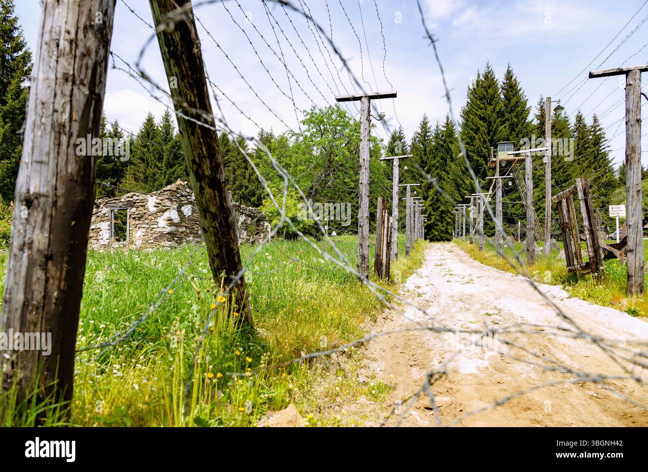Gedenkstätte für Eisernen Vorhang im Moldau-Tal bei Bucina im Nationalpark Sumava in der Tschechischen Republik Stockfoto
