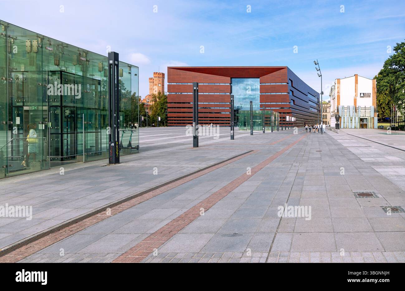 Freiheitsplatz (Plac Wolnosci, Plac Wolnosci), nationales Musikforum (Narodowe Forum Muzyki) und Theatermuseum (Muzeum Teatru) in den Türmen des Regionalgerichts (Sad OKR?gowy), in Breslau in der Woiwodschaft Dolnoslaskie in Polen Stockfoto