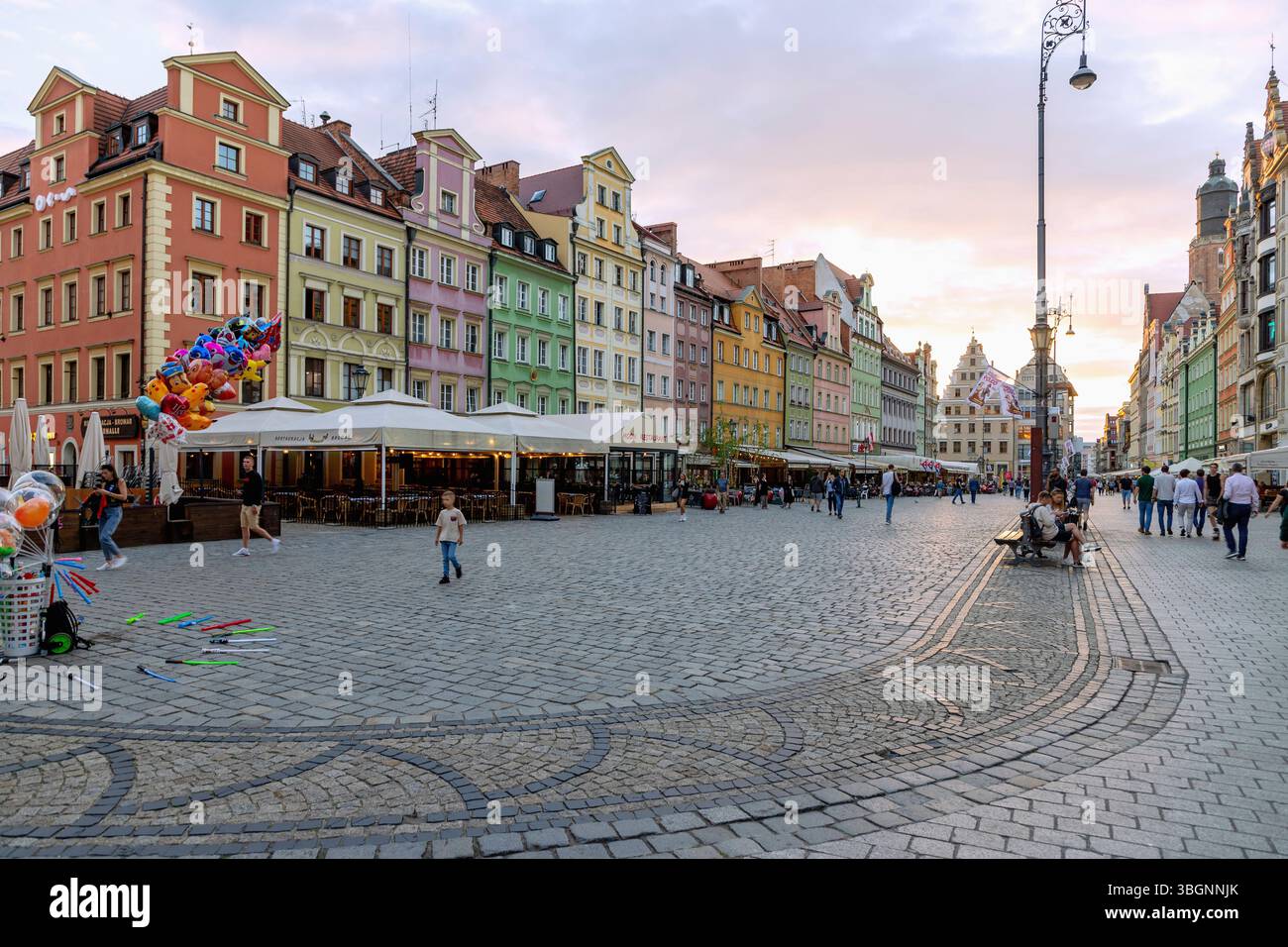Rynek, Nordseite im Abendlicht in der Altstadt (Stare Miasto) von Breslau (Breslau) in der Woiwodschaft Dolnoslaskie in Polen Stockfoto
