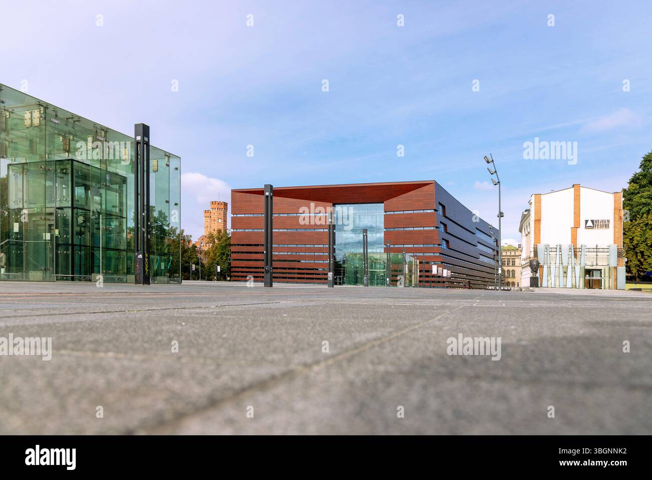Freiheitsplatz (Plac Wolnosci, Plac Wolnosci), nationales Musikforum (Narodowe Forum Muzyki) und Theatermuseum (Muzeum Teatru) in den Türmen des Regionalgerichts (Sad OKR?gowy), in Breslau in der Woiwodschaft Dolnoslaskie in Polen Stockfoto