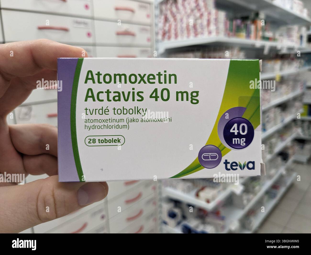 Prag, Tschechische Republik-9. Juli 2024: Atomoxetin Actavis Box mit dem Wirkstoff Atomoxetin von Mylan, zur Behandlung von ADHS, atten Stockfoto