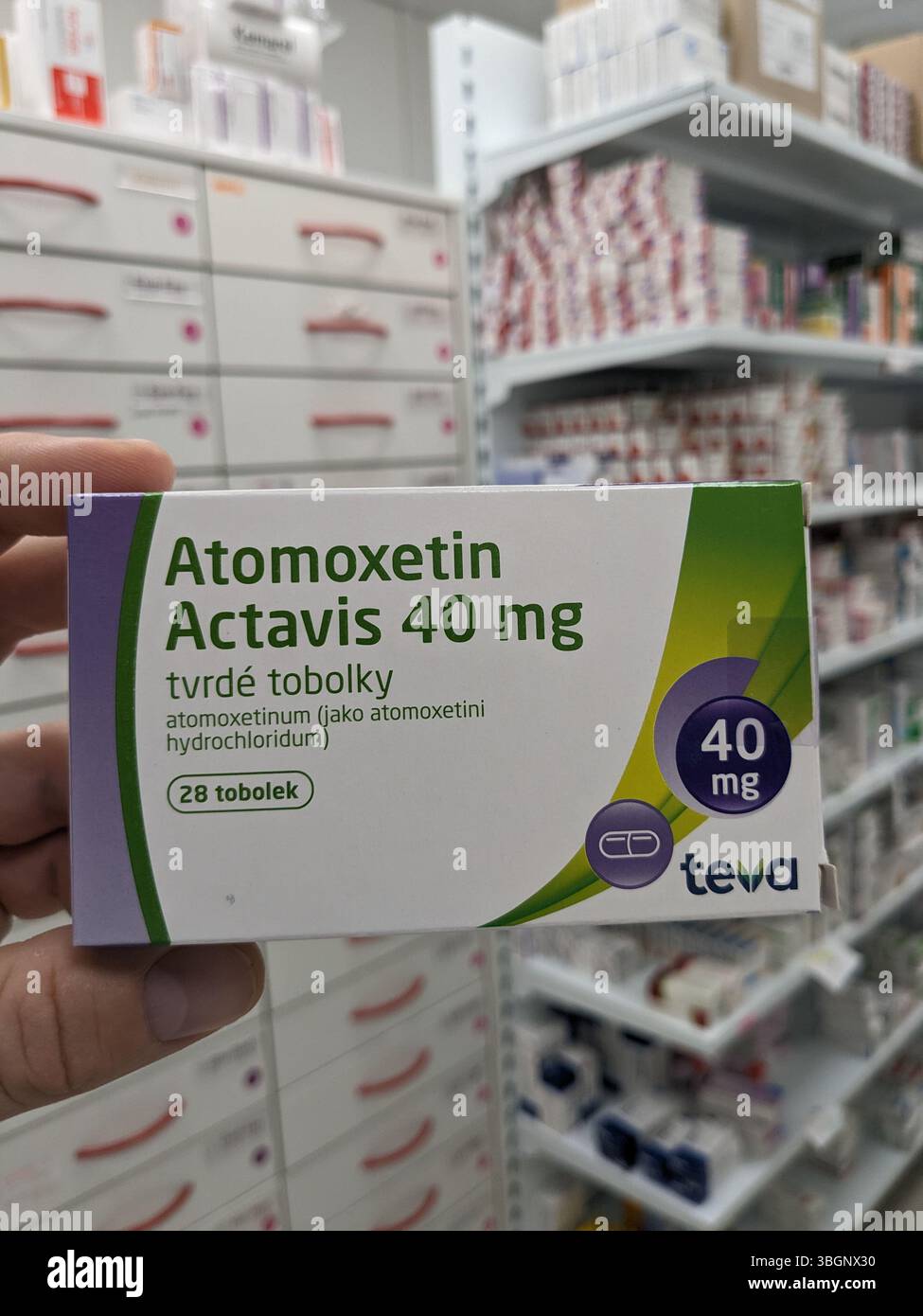 Prag, Tschechische Republik-9. Juli 2024: Atomoxetin Actavis Box mit dem Wirkstoff Atomoxetin von Mylan, zur Behandlung von ADHS, atten Stockfoto