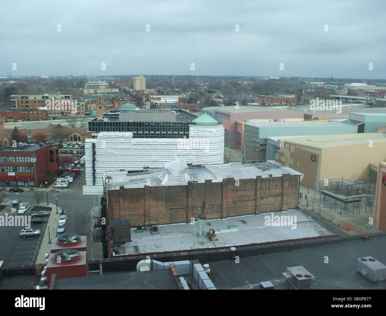 Luftaufnahmen vom 16. Dezember 2012 aus dem 11. Stock des Hilton Columbus Downtown, die den Short North, das Hampton Inn & Suites und das Greater Columbus Convention Center zeigen. Das Smith Brothers Hardware Building ist in der Ferne sichtbar. Stockfoto