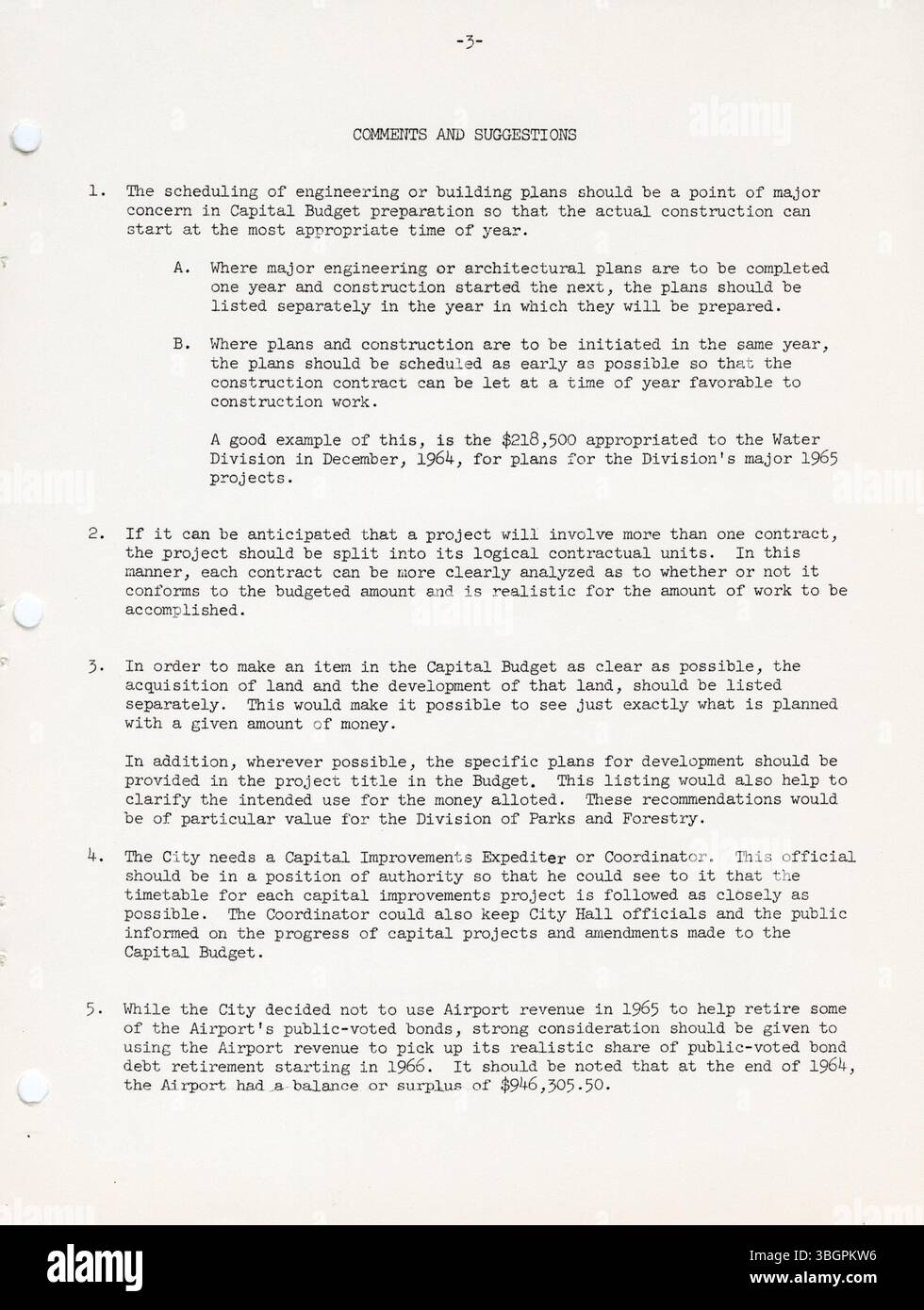 In diesem Bericht von Citizens Research für 1965 wird Columbus’s Budget für Kapitalverbesserungen 1964 bewertet. Die Projekte werden nach Haushaltskonformität, finanziellen Änderungen, Auslassungen aus dem Haushalt oder Verzögerungen bei der Einleitung klassifiziert. Der Bericht bewertet die finanzielle Leistungsfähigkeit der Stadt für künftige Kapitalprogramme und enthält Empfehlungen zur Verbesserung der Planung, Finanzierung und Gesamtverwaltung von Kapitalprojekten. Stockfoto