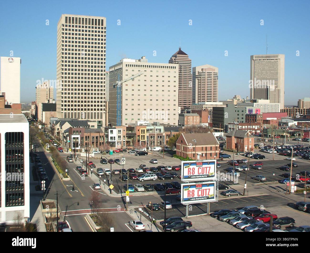 Diese Luftaufnahmen vom 17. April 2009 zeigen die East Gay Street in Columbus, das Continental Centre in der 150 East Gay Street, das Ohio Bell Gebäude in der 111 North 4th Street und den Bau der Nachbarschaft Launch Condominiums. Die Aussicht hebt auch das Bürogebäude an der 306 East Gay Street hervor. Stockfoto