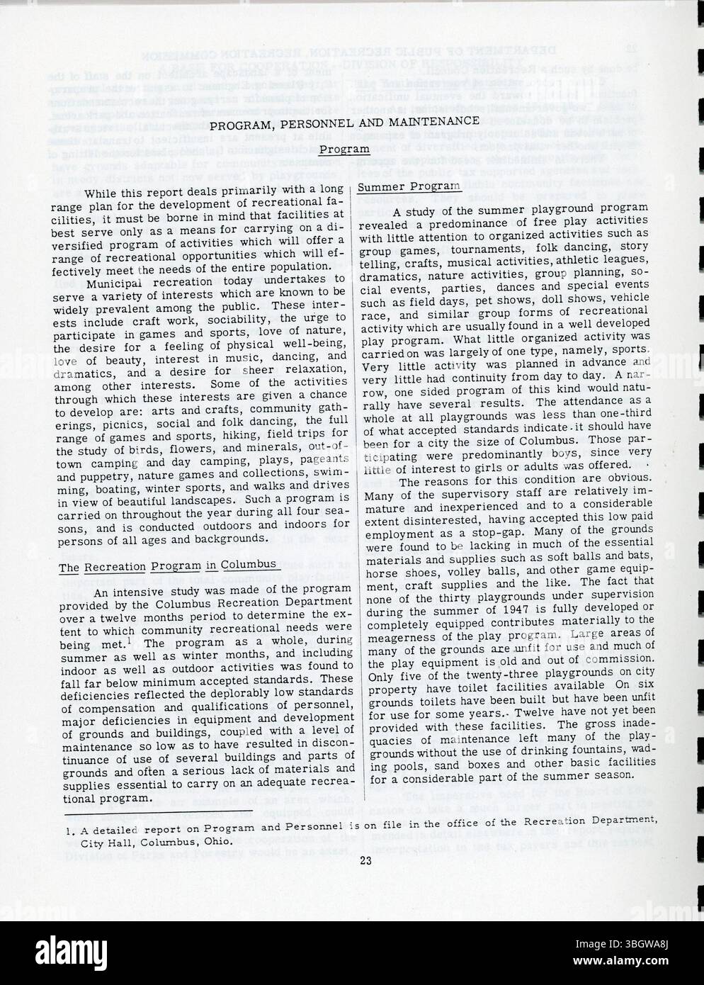 Die Columbus Recreation Survey 1947 liefert eine umfassende Bestandsaufnahme der Stadtparks, vergleicht sie mit den empfohlenen Standards und gibt Empfehlungen für die Entwicklung. Der Plan beinhaltet eine langfristige Strategie für die Entwicklung bestehender Einrichtungen und den Erwerb neuer Räume, die entsprechend den Bedürfnissen verschiedener Stadtteile priorisiert wird. Ein funktionaler Entwicklungsplan für 31 Erholungsgebiete ist ebenfalls enthalten. Stockfoto