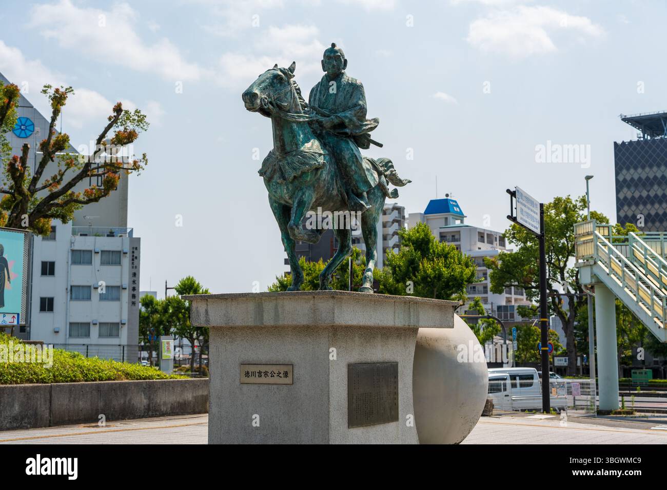 Reiterstatue von Tokugawa Yoshimune, dem 8. Shogun des Tokugawa-Shogunats, in Wakayama City. Wakayama City, Japan Stockfoto
