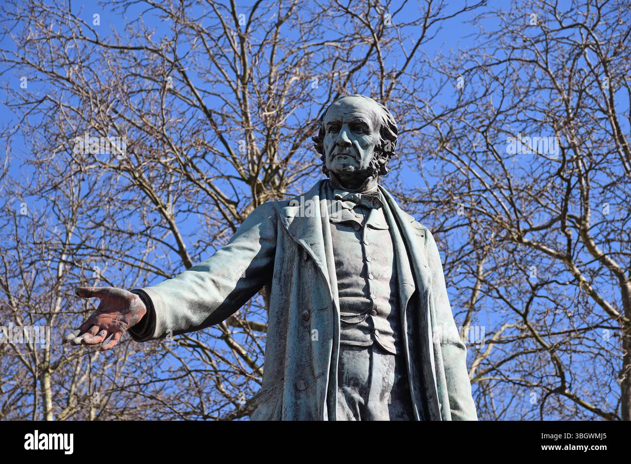 Gladstone mit Blut an den Händen, Bow, London, England, Großbritannien - das Blut ist das Blut der auffälligen Matchmädchen. Stockfoto