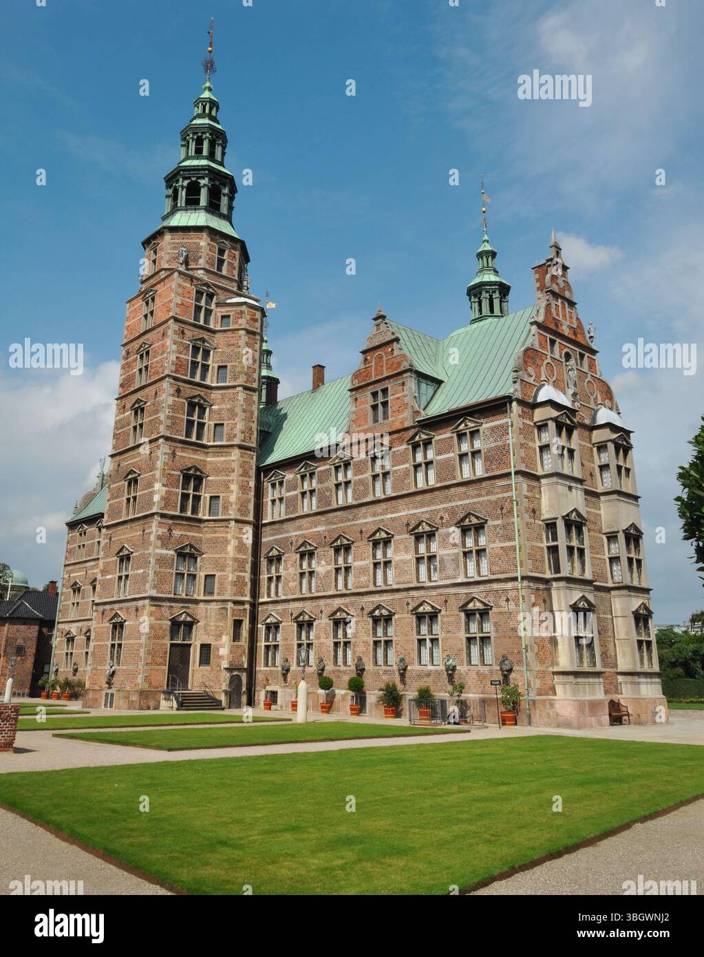 Rosenborg castle - view from the west. Rosenborg slot - 17th century renaissance castle (vertical image). Stockfoto