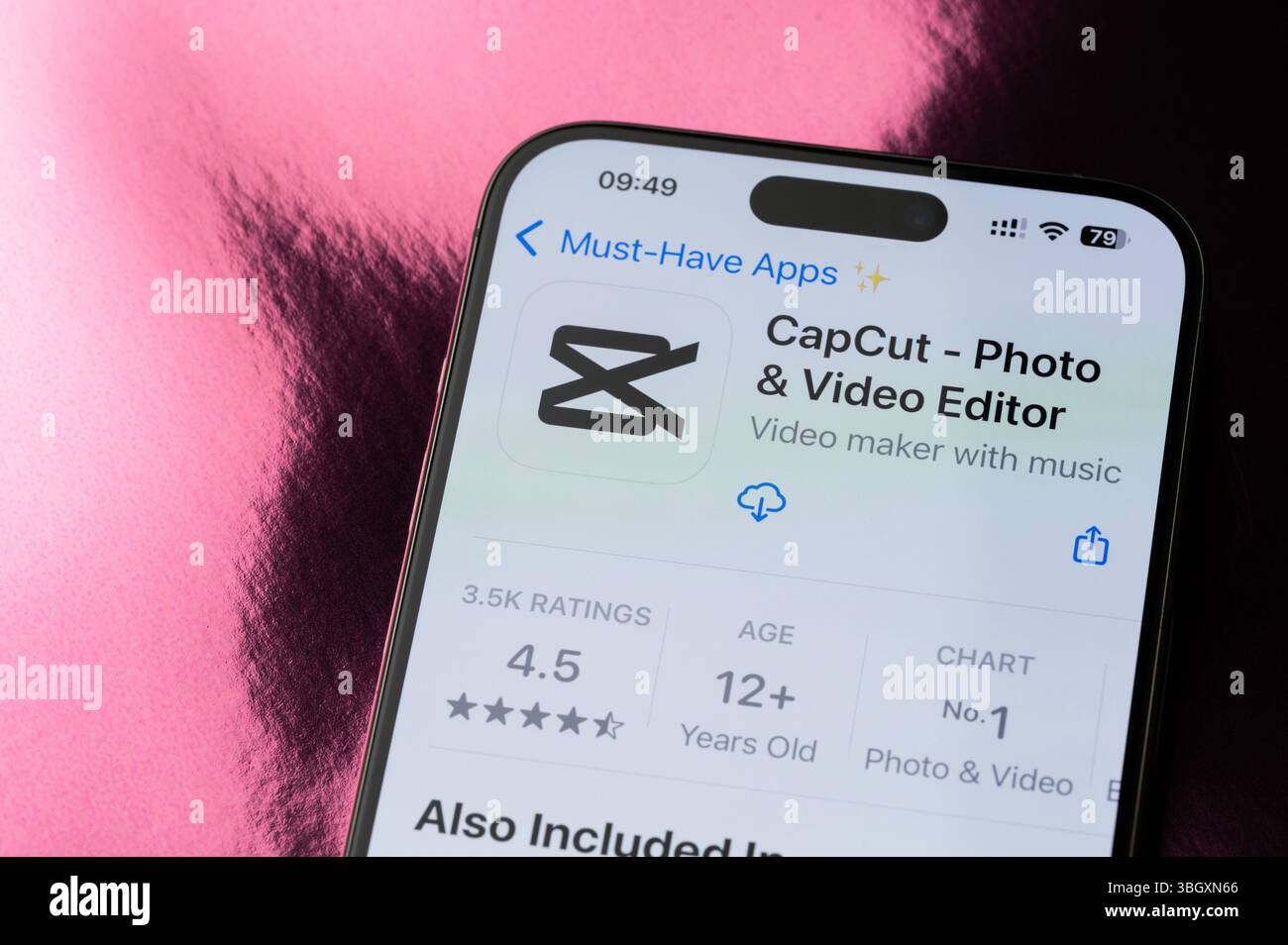 New York, USA – 22. Mai 2025: Ranking der mobilen CapCut-Anwendungen auf dem Smartphone-Bildschirm Nahaufnahme der Makroansicht Stockfoto