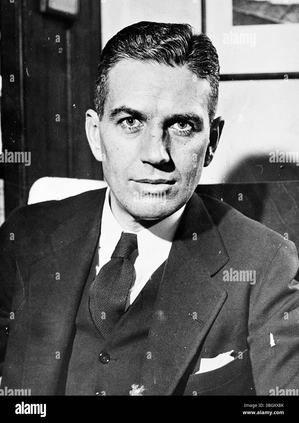 Dr. Renford Guy Tugwell - Chief Expert Adviser des designierten Präsidenten Franklin D Roosevelt in seinem Büro in New York. 26. Januar 1933 Stockfoto