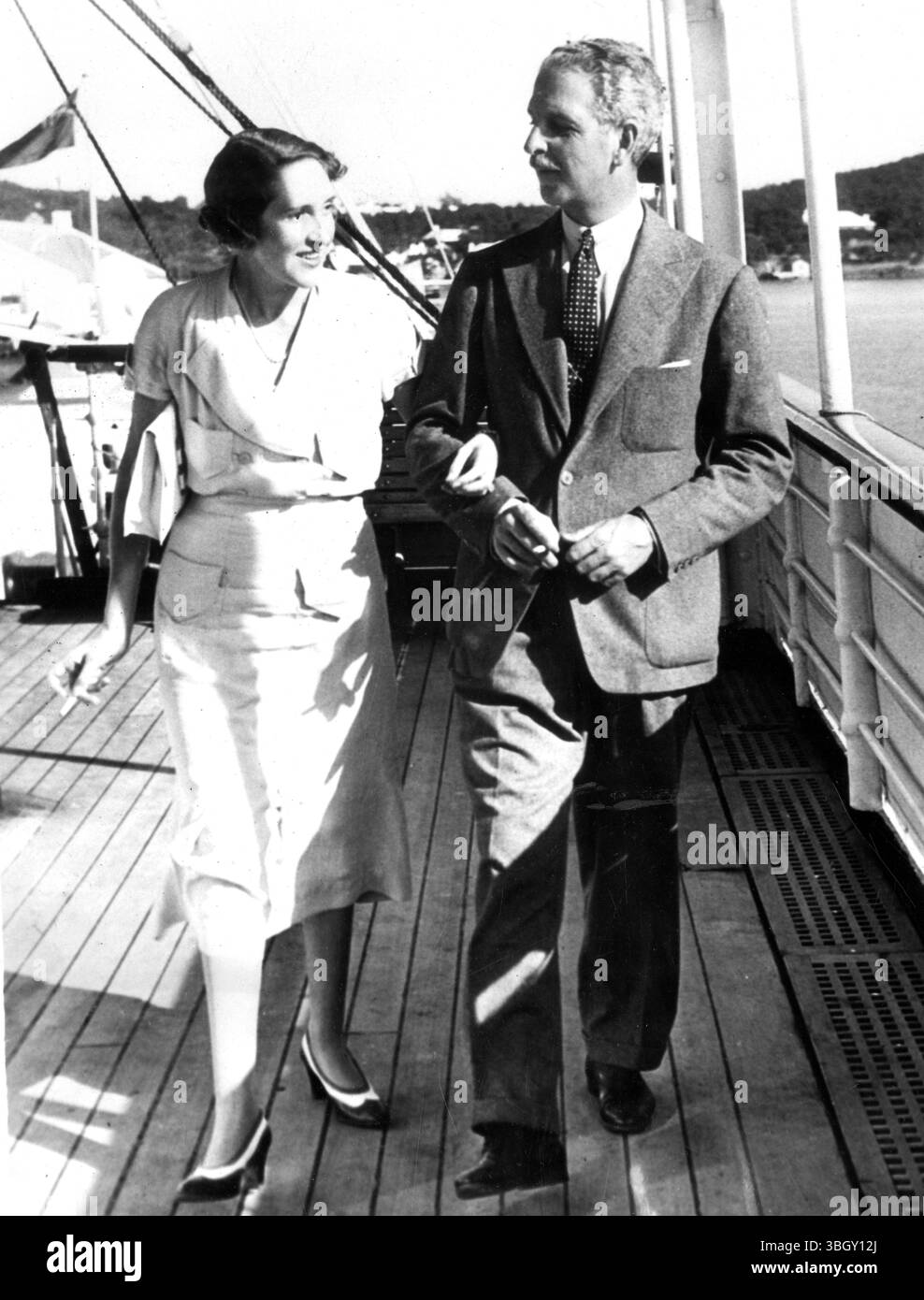 Mr. Und Mrs. Cuthbert Stewart aus Regent's Park, die auf einem Schiff in Bermuda unterwegs waren, verpachteten ihre Residenz für kurze Zeit an Herzogin Wallis Simpson, amerikanische Sozialistin und Ehefrau von Prinz Edward, Herzog von Windsor, der früher König Edward VIII. War, der seinen Thron abgab, um sie zu heiraten. 14/11/1936 Stockfoto