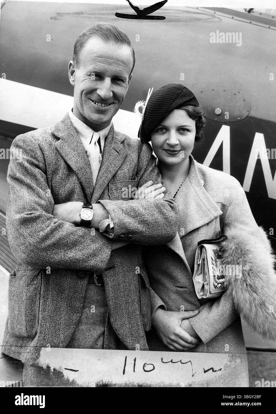 Sir Charles und Lady Mary Kingsford-Smith am Union Air Terminal. 28. Juni 1934 Stockfoto