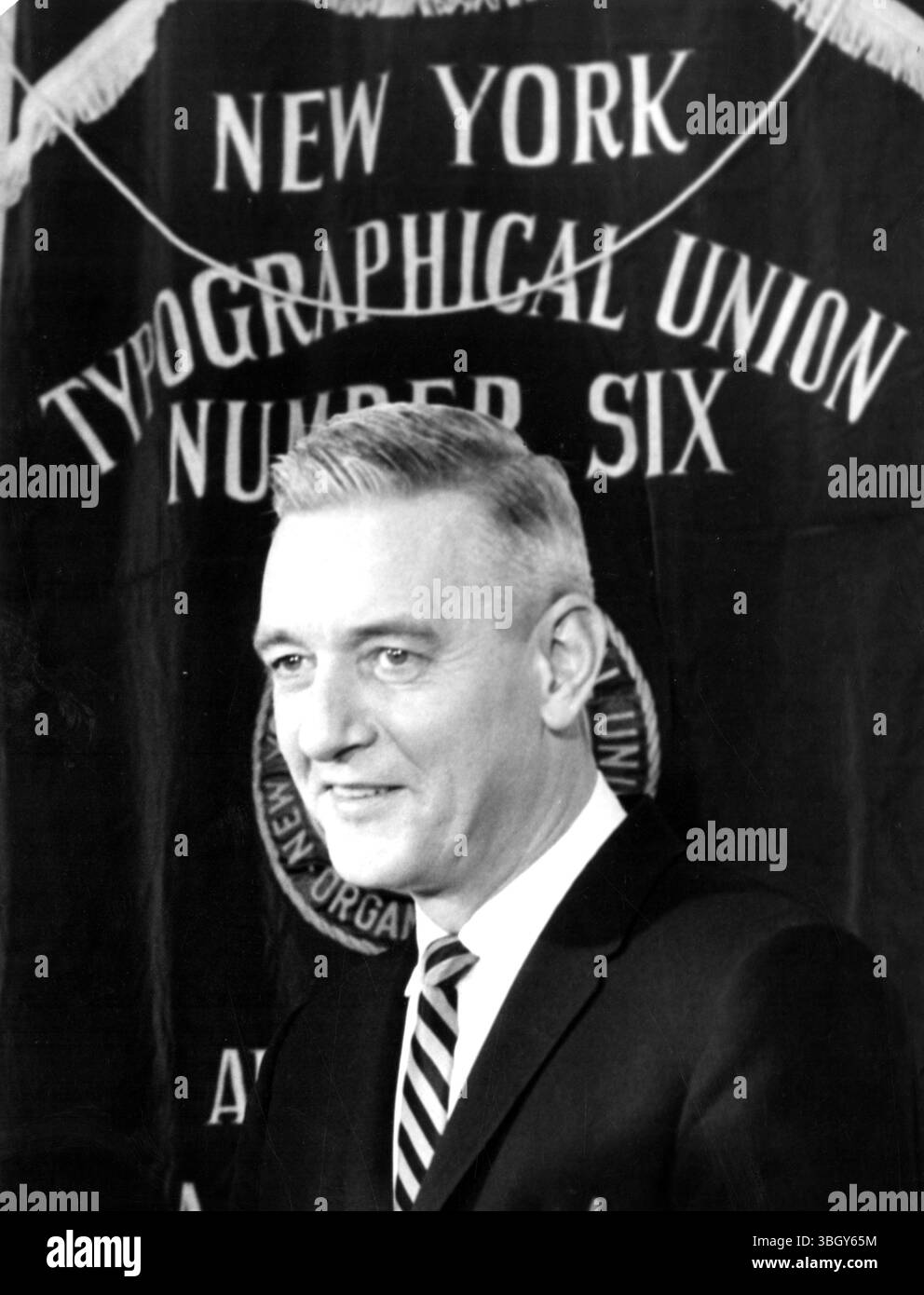 Powers sagt, dass der "schlecht beraten" gewerkschaftsführer Bertram Powers von der internationalen typografischen union mit Nachrichtensprechern hier spricht. Es ist der 21. Februar, nachdem Pres Kennedy die Macht während einer Pressekonferenz in Washington am 21. Heftig kritisiert hat. Februar. 21. Februar Stockfoto