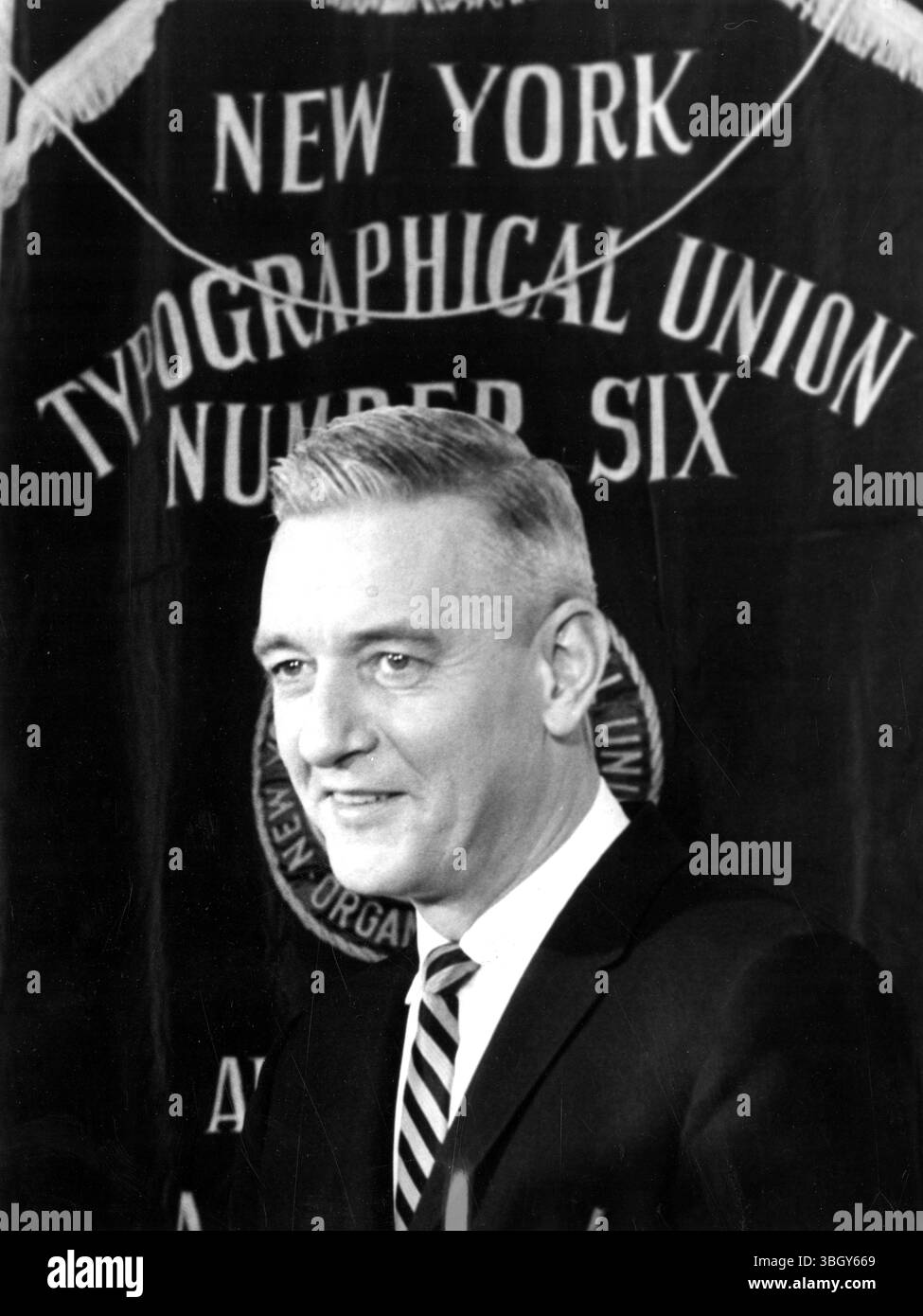 Powers sagt, dass der "schlecht beraten" gewerkschaftsführer Bertram Powers von der internationalen typografischen union mit Nachrichtensprechern hier spricht. Es ist der 21. Februar, nachdem Pres Kennedy die Macht während einer Pressekonferenz in Washington am 21. Heftig kritisiert hat. Februar. 21. Februar Stockfoto