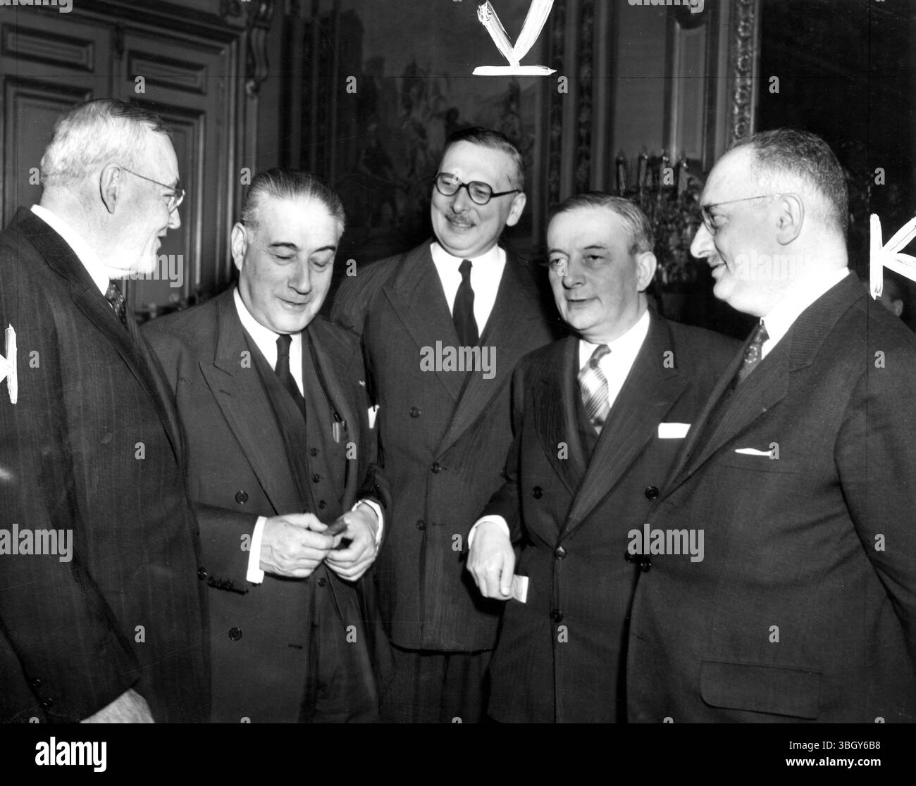 Dulles, Mayer, Pleuen, Bidault, Letournean. 3. Februar. Stockfoto