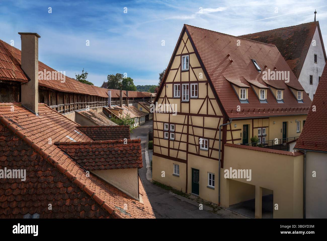 Historische Altstadt von Noerdlingen (Deutschland) an der Stadtmauer Stockfoto
