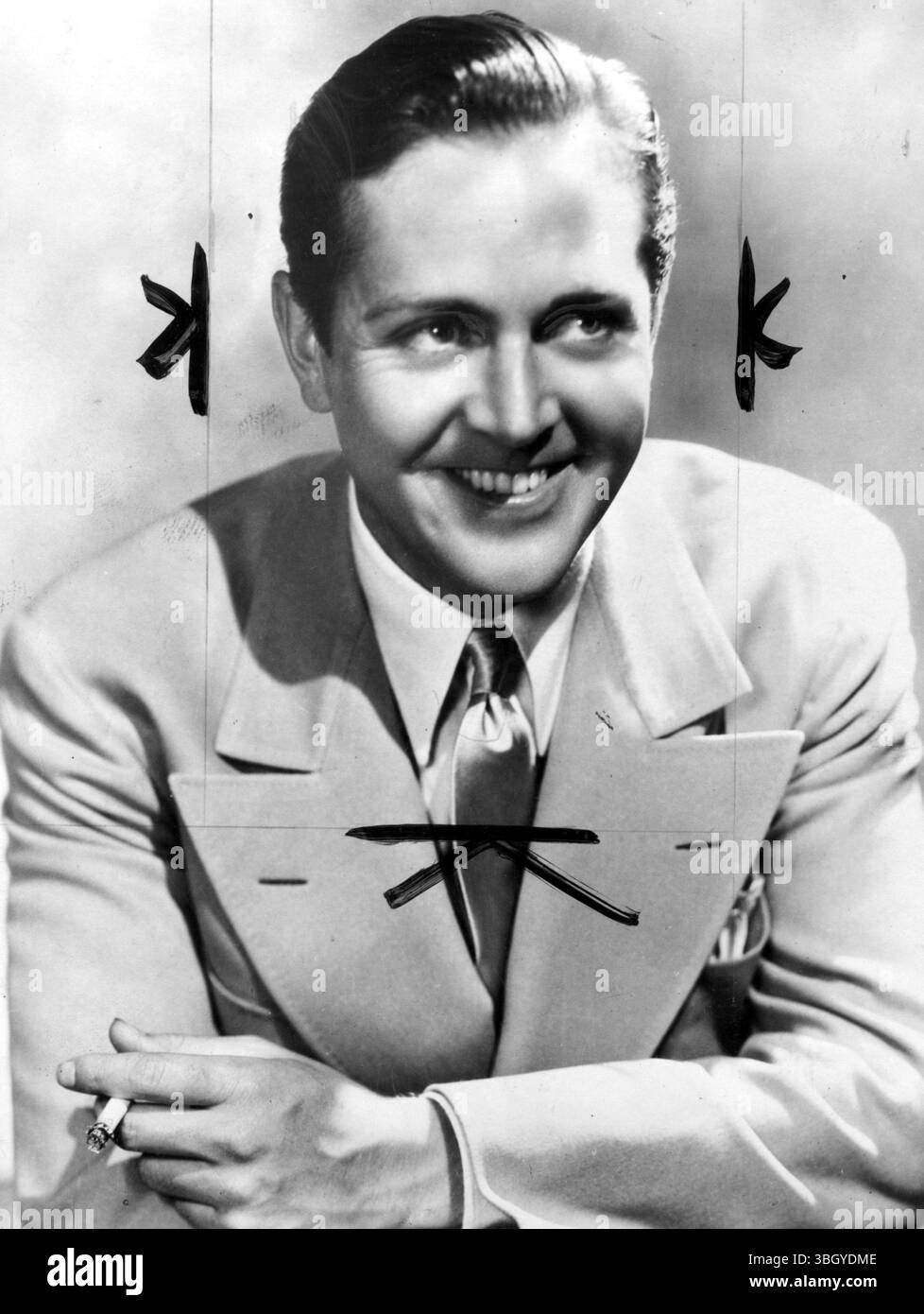 Hollywood-Freunde erhielten eine echte Überraschung, als sie erfuhren, dass Anne Harding, Filmstar, und Alexander Kirkland (im Bild), junger Hauptmann, die Pazifikküste zusammen für eine Flugreise nach Havanna verlassen hatten. 28. April 1933 Stockfoto