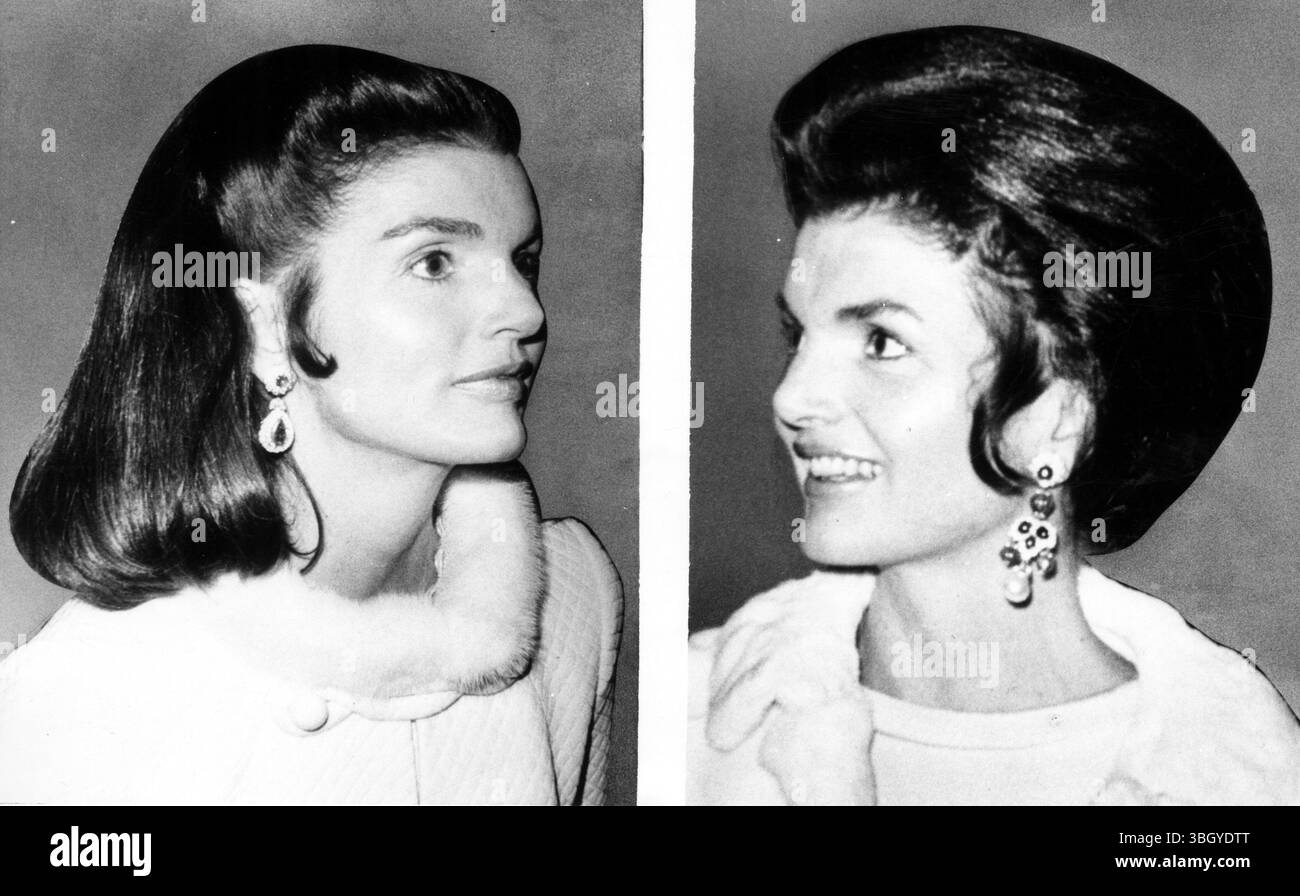 Jacqueline Kennedy macht die Szene mit ihren langen Haaren, mit einem Fall zur 125-jährigen Aufführung des New York Philharmonic Orchestra und dann kurz zur Aufführung von „Carmen“ an der Metropolitan Opera. Mit den langen Haaren trägt sie kurze hängende Ohrringe und mit der kurzen Coiffure lange Ohrringe am 16. Dezember 1967 Stockfoto
