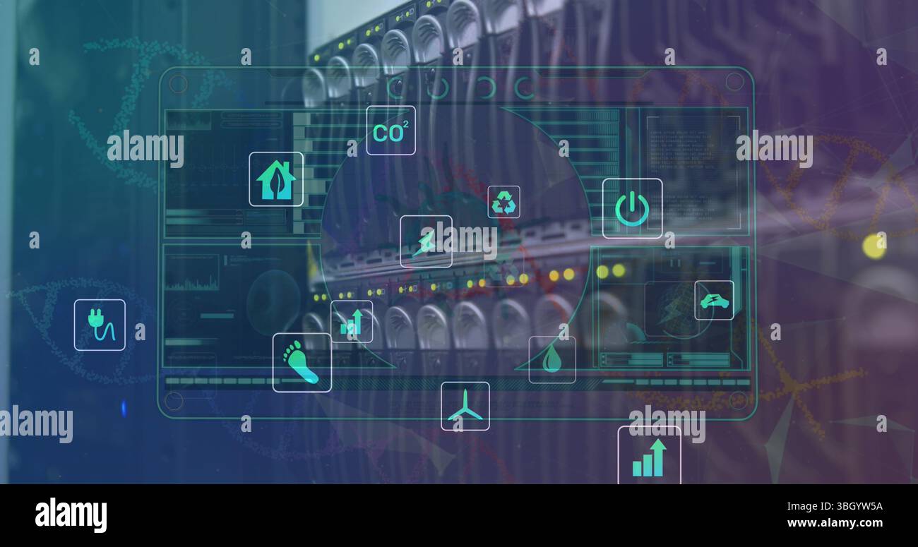 Bild der Datenverarbeitung auf dem Digitalbildschirm und Öko-Symbole über der Maschine Stockfoto