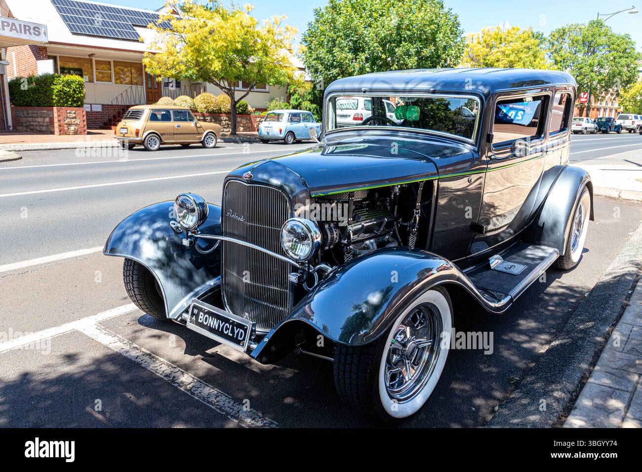 Ein Ford Hotrod mit der Zulassung BonnyClyd in Bridgetown in der südwestlichen Region von Western Australia, WA, Australien. Stockfoto
