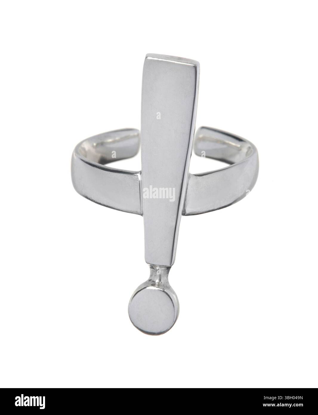 Silberner Ausrufezeichen-Ring auf weißem Hintergrund Stockfoto