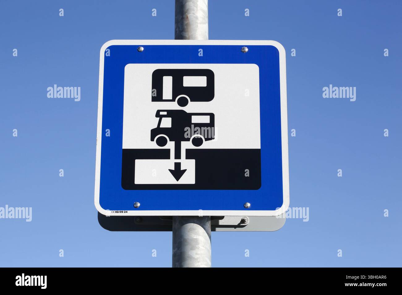 Abladestation für Campingwagen und Caravan Straßenschild Stockfoto