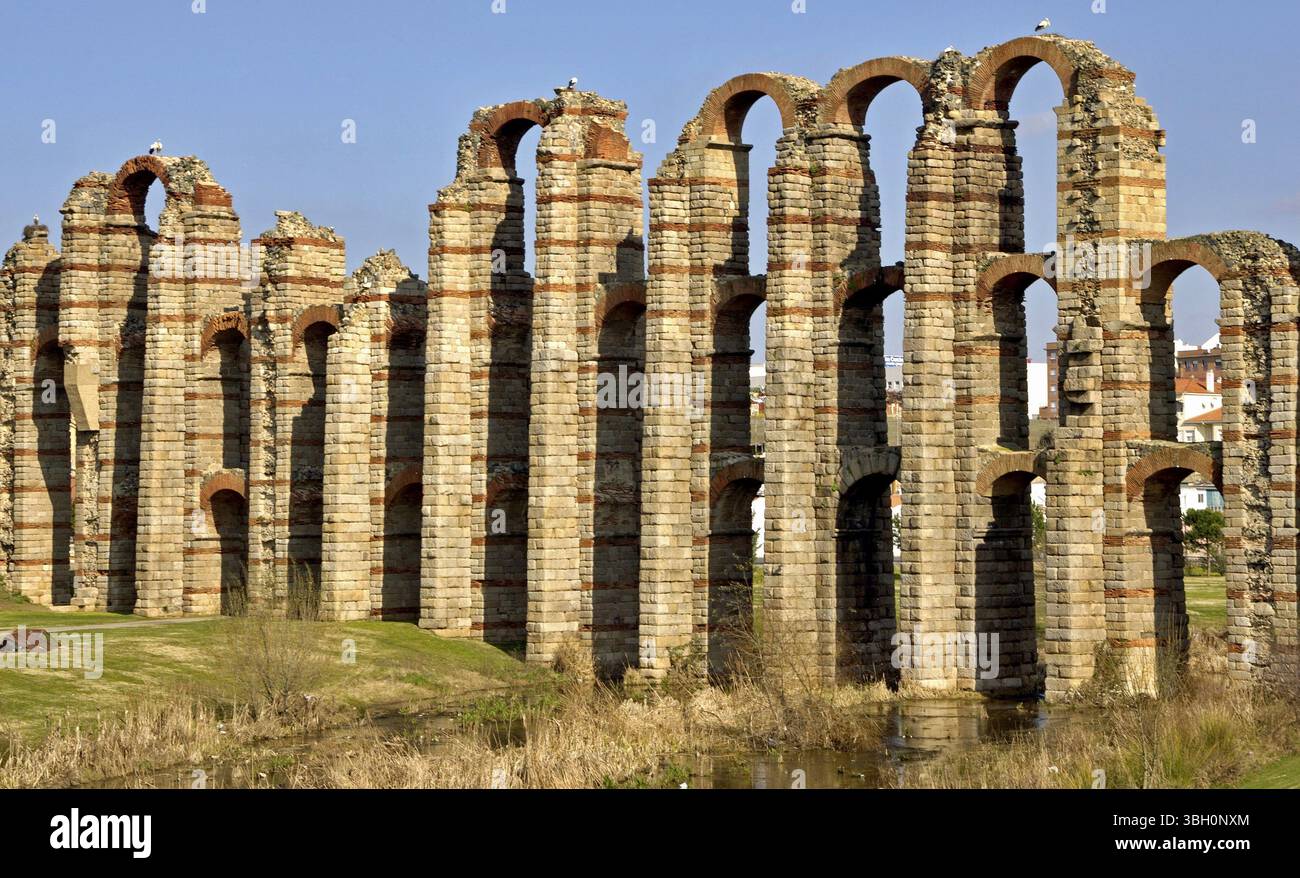 Historische Wasserstraße aus römischer Zeit im historischen Merida Stockfoto