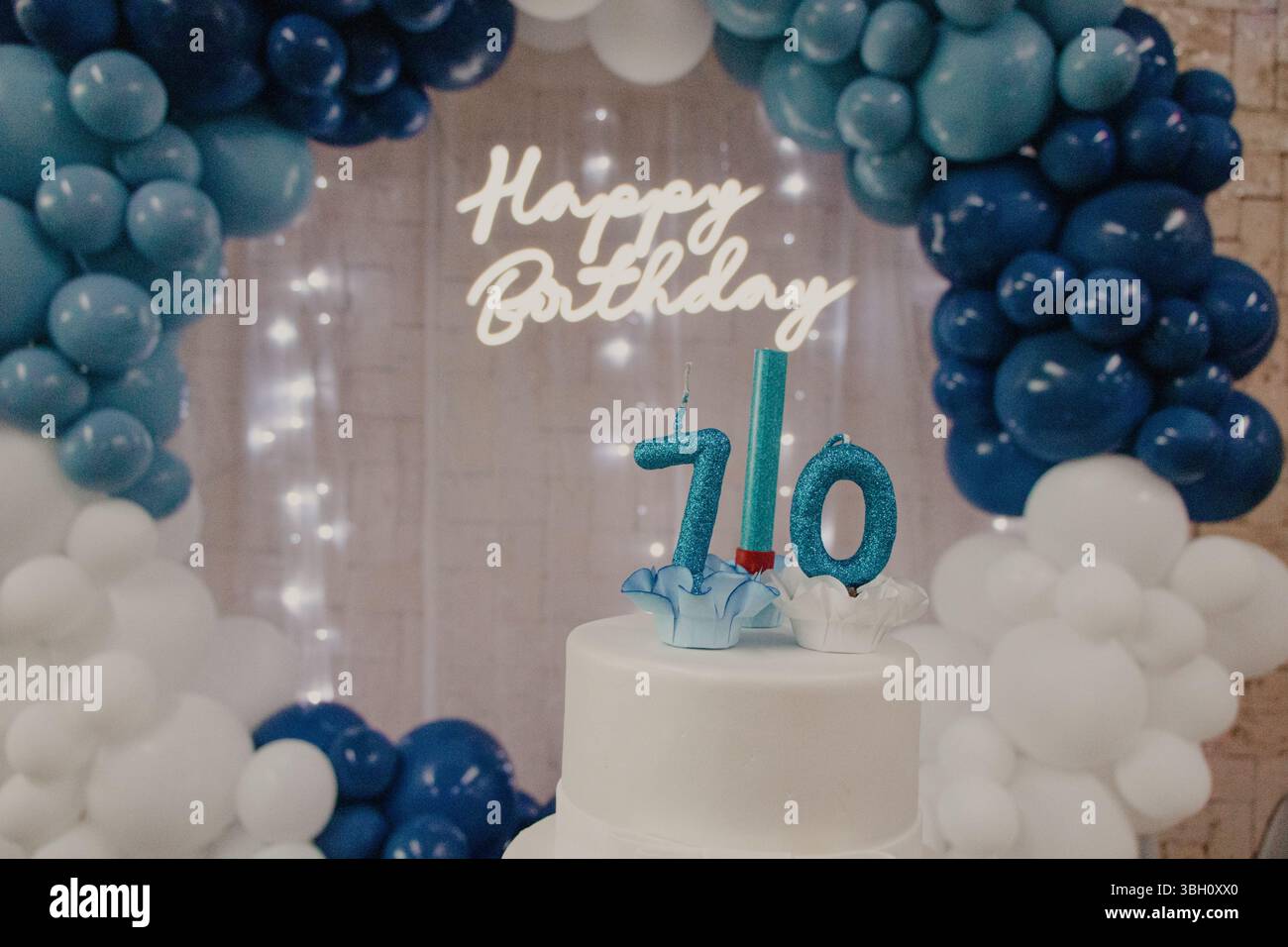 Dekorierter Kuchen zum 70. Geburtstag Stockfoto