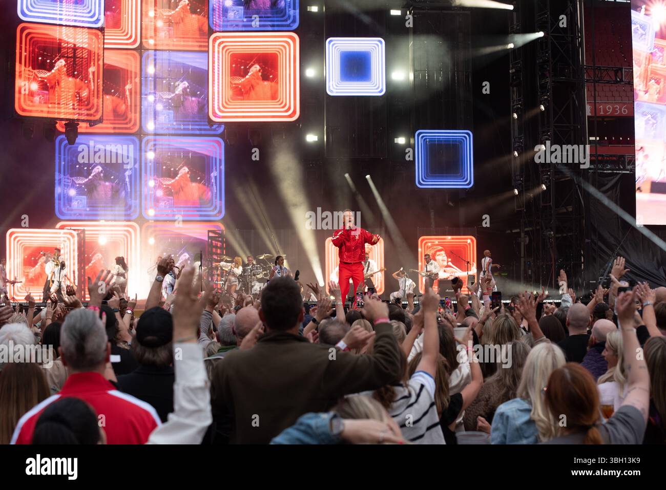 London, Vereinigtes Königreich. Juni 2025. Robbie Williams bringt seine sehnsüchtig erwartete Britpop-Tour ins Emirates Stadium von Arsenal. Cristina Massei/Alamy Live News AB dem 5. JUNI 2026 NICHT MEHR VERFÜGBAR Stockfoto