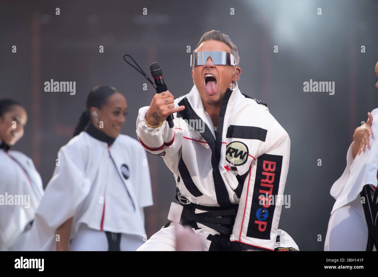 London, Vereinigtes Königreich. Juni 2025. Robbie Williams bringt seine sehnsüchtig erwartete Britpop-Tour ins Emirates Stadium von Arsenal. Cristina Massei/Alamy Live News AB dem 5. JUNI 2026 NICHT MEHR VERFÜGBAR Stockfoto