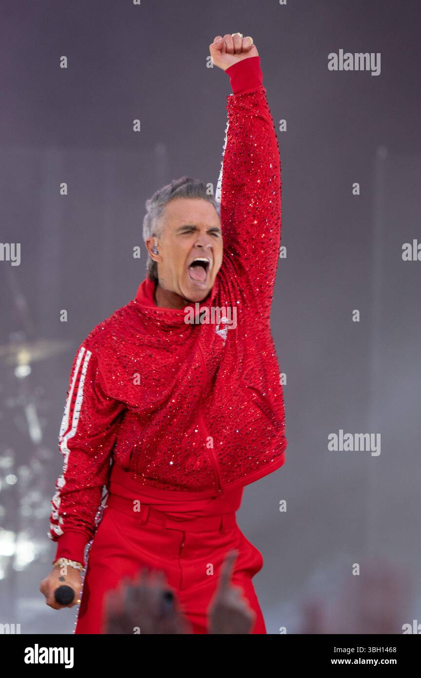 London, Vereinigtes Königreich. Juni 2025. Robbie Williams bringt seine sehnsüchtig erwartete Britpop-Tour ins Emirates Stadium von Arsenal. Cristina Massei/Alamy Live News AB dem 5. JUNI 2026 NICHT MEHR VERFÜGBAR Stockfoto