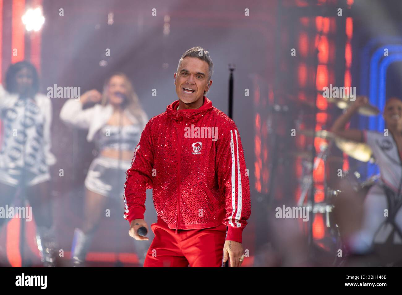 London, Vereinigtes Königreich. Juni 2025. Robbie Williams bringt seine sehnsüchtig erwartete Britpop-Tour ins Emirates Stadium von Arsenal. Cristina Massei/Alamy Live News AB dem 5. JUNI 2026 NICHT MEHR VERFÜGBAR Stockfoto