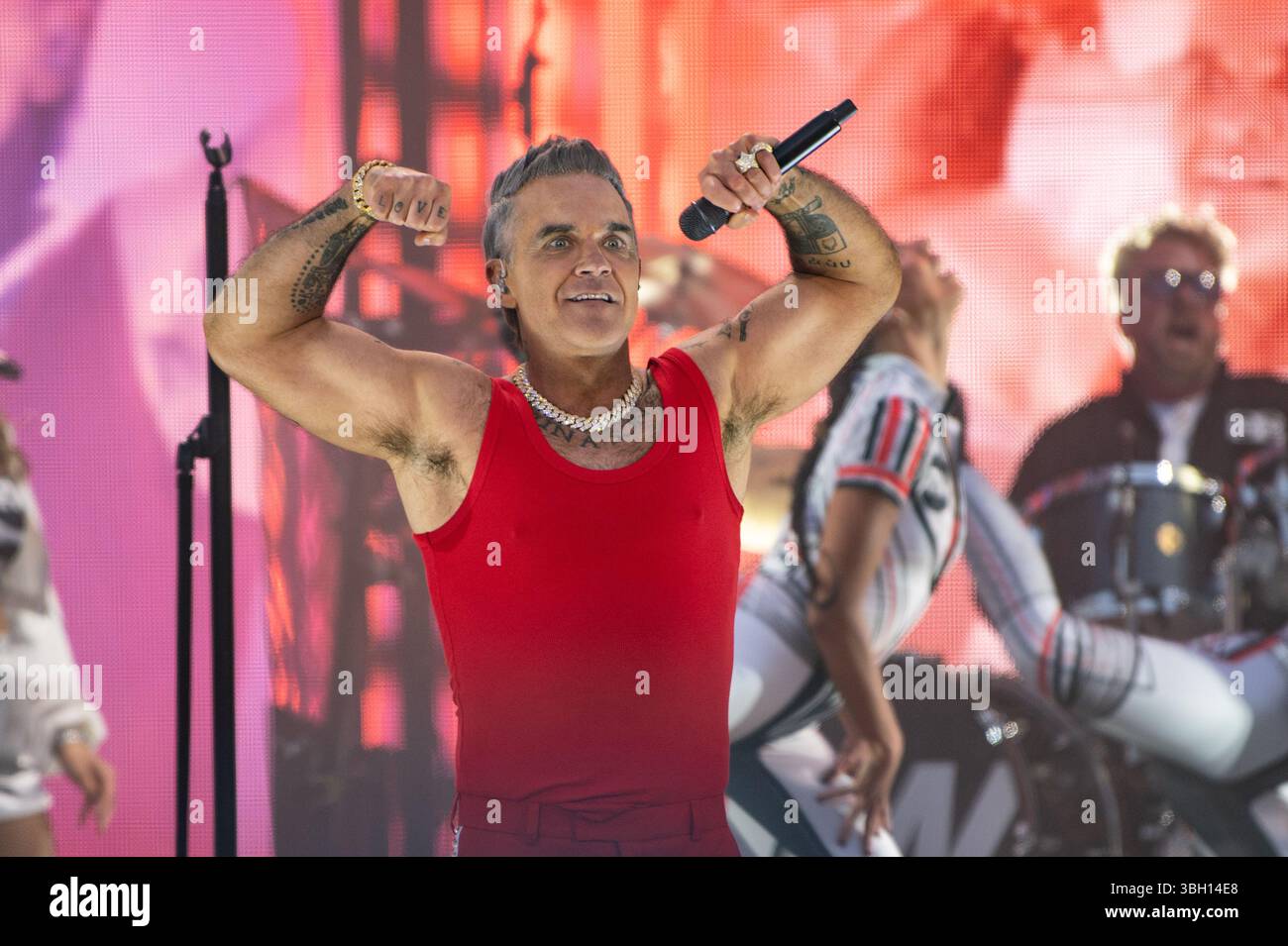 London, Vereinigtes Königreich. Juni 2025. Robbie Williams bringt seine sehnsüchtig erwartete Britpop-Tour ins Emirates Stadium von Arsenal. Cristina Massei/Alamy Live News AB dem 5. JUNI 2026 NICHT MEHR VERFÜGBAR Stockfoto