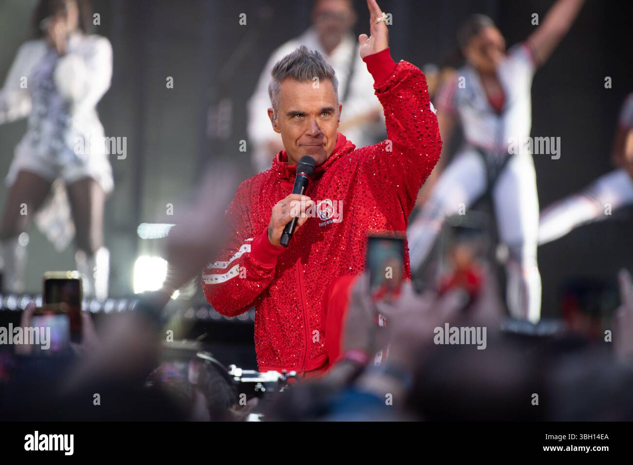 London, Vereinigtes Königreich. Juni 2025. Robbie Williams bringt seine sehnsüchtig erwartete Britpop-Tour ins Emirates Stadium von Arsenal. Cristina Massei/Alamy Live News AB dem 5. JUNI 2026 NICHT MEHR VERFÜGBAR Stockfoto