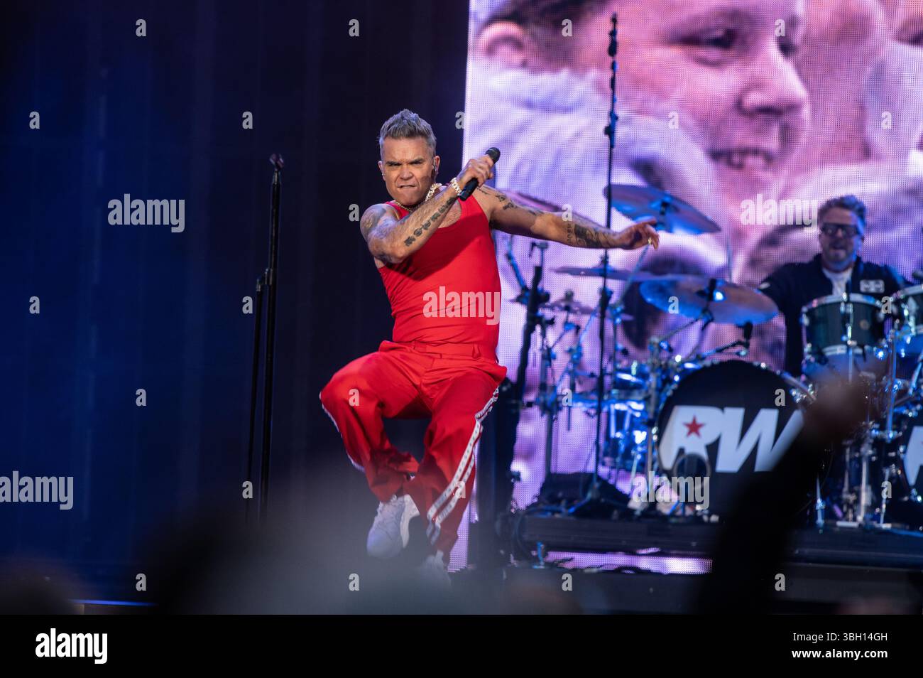 London, Vereinigtes Königreich. Juni 2025. Robbie Williams bringt seine sehnsüchtig erwartete Britpop-Tour ins Emirates Stadium von Arsenal. Cristina Massei/Alamy Live News AB dem 5. JUNI 2026 NICHT MEHR VERFÜGBAR Stockfoto