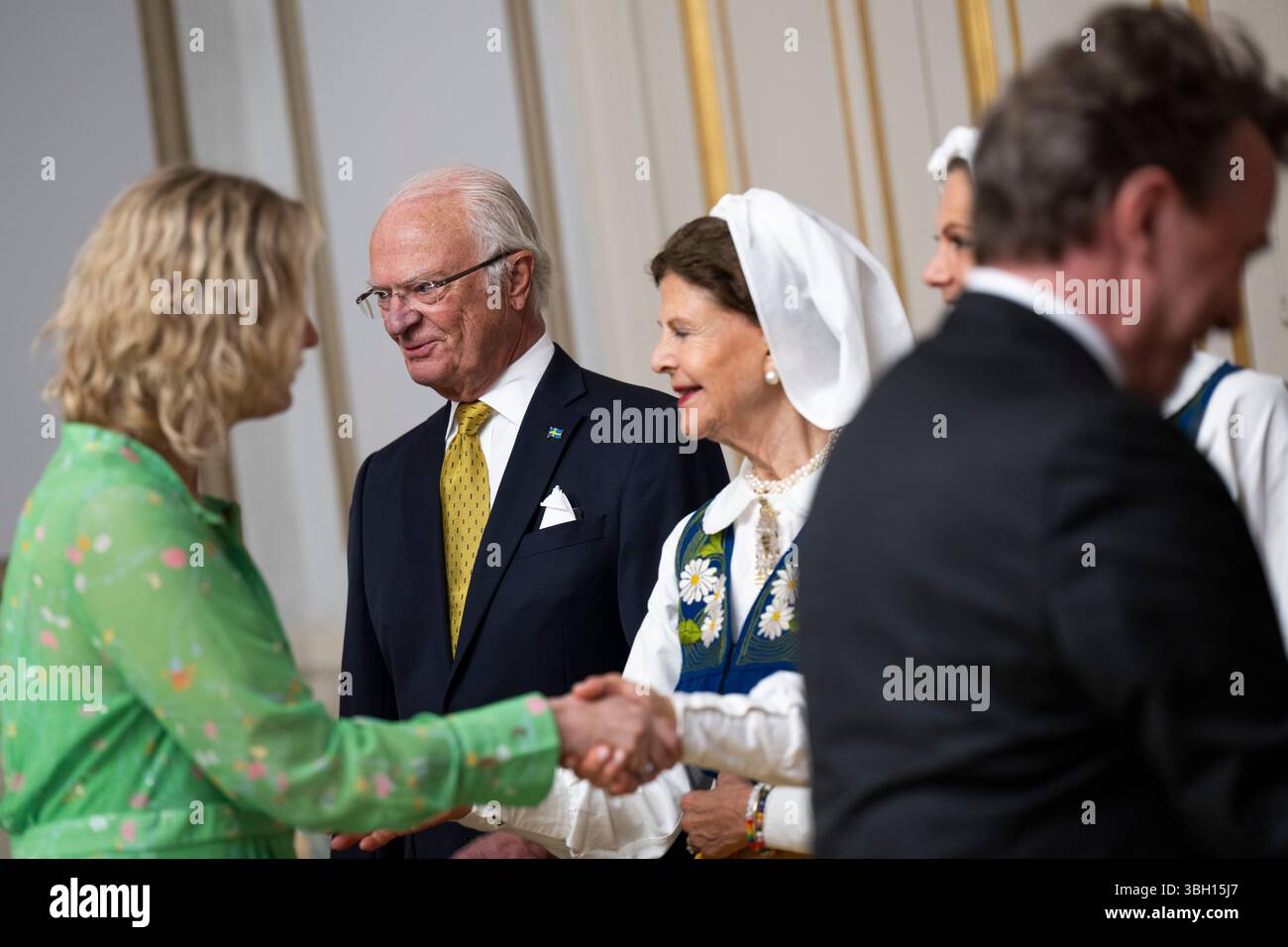 Stockholm, Schweden. Juni 2025. STOCKHOLM, SCHWEDEN 20250606König Carl Gustaf, Königin Silvia empfängt Gäste zu einem Empfang zum Nationalfeiertag im Stockholmer Palast im Zusammenhang mit der Feier des schwedischen Nationalfeiertags am 6. Juni. Foto: Pontus Lundahl/TT/Code 10050 Credit: TT News Agency/Alamy Live News Stockfoto