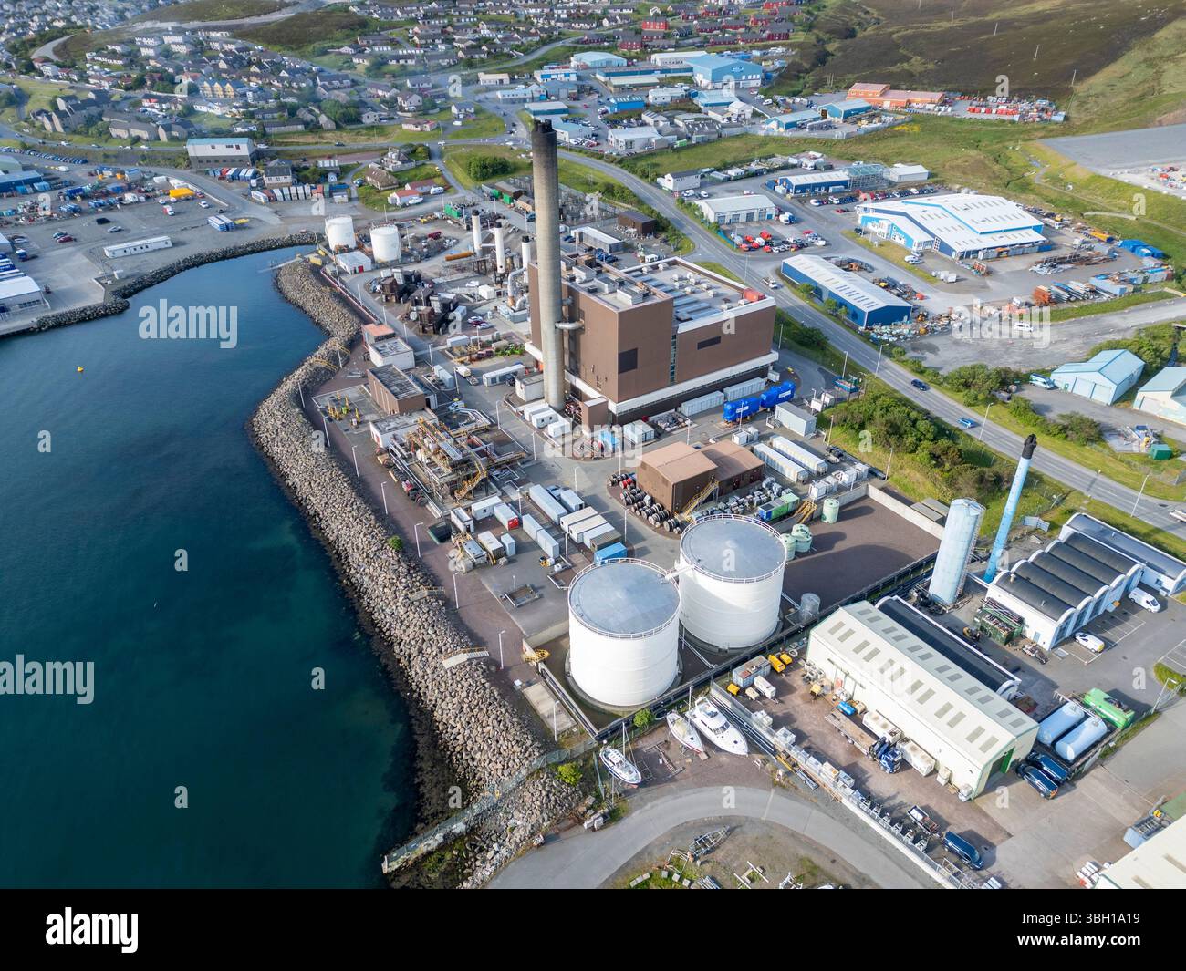 Lerwick Power Station, Shetland – lebenswichtiger Energiestandort, der die Inseln vom Herzen von Lerwick aus mit Strom versorgt. Stockfoto