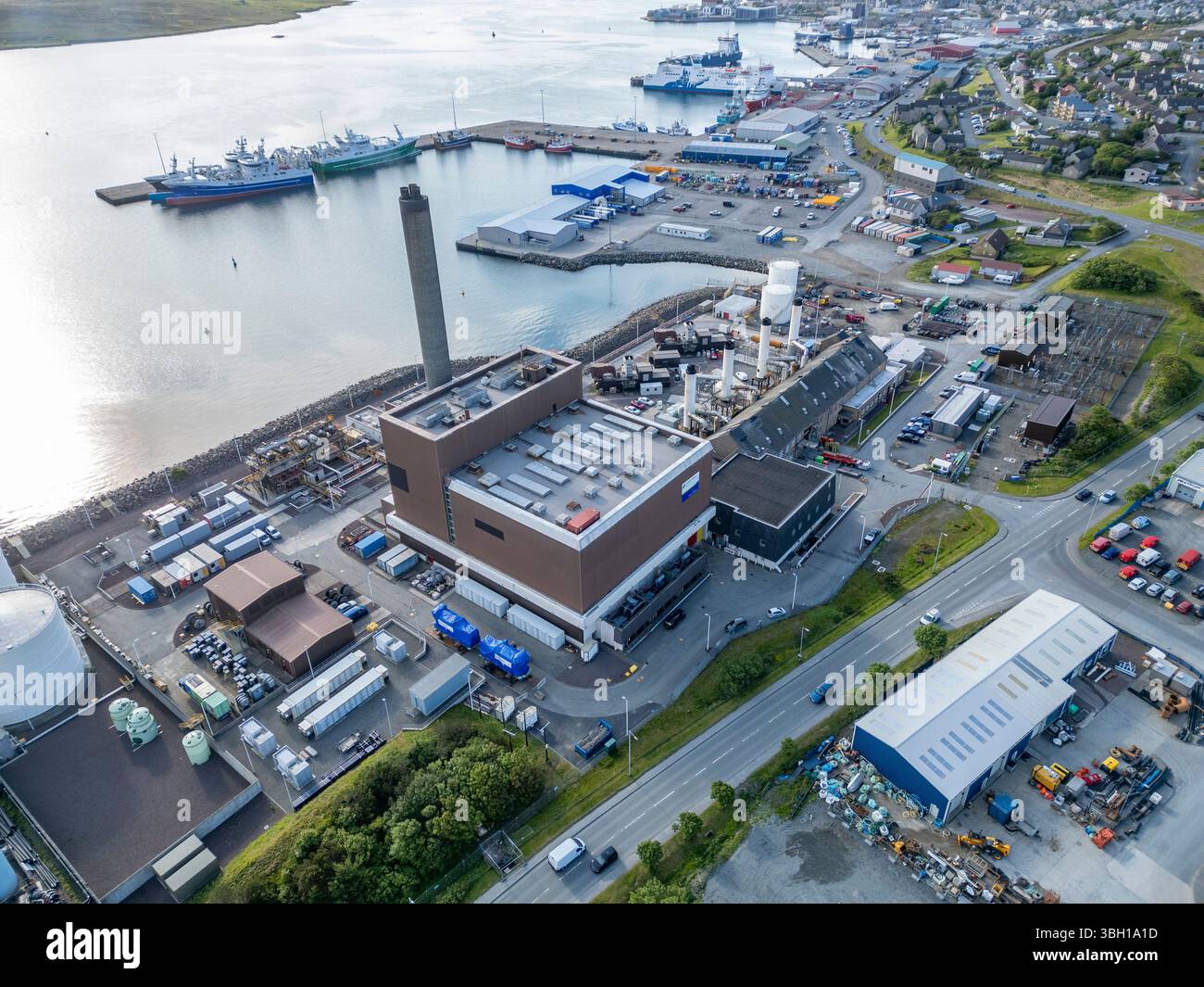 Lerwick Power Station, Shetland – lebenswichtiger Energiestandort, der die Inseln vom Herzen von Lerwick aus mit Strom versorgt. Stockfoto