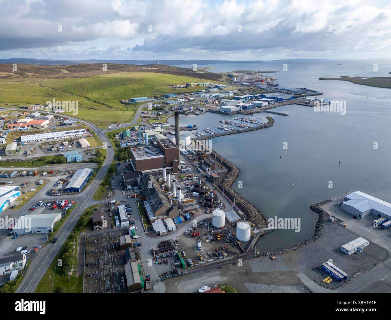 Lerwick Power Station, Shetland – lebenswichtiger Energiestandort, der die Inseln vom Herzen von Lerwick aus mit Strom versorgt. Stockfoto