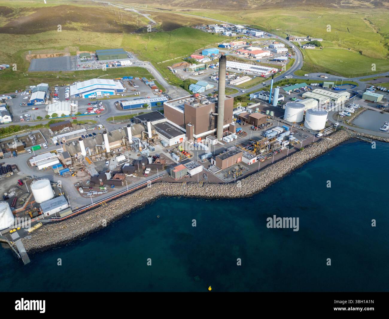 Lerwick Power Station, Shetland – lebenswichtiger Energiestandort, der die Inseln vom Herzen von Lerwick aus mit Strom versorgt. Stockfoto