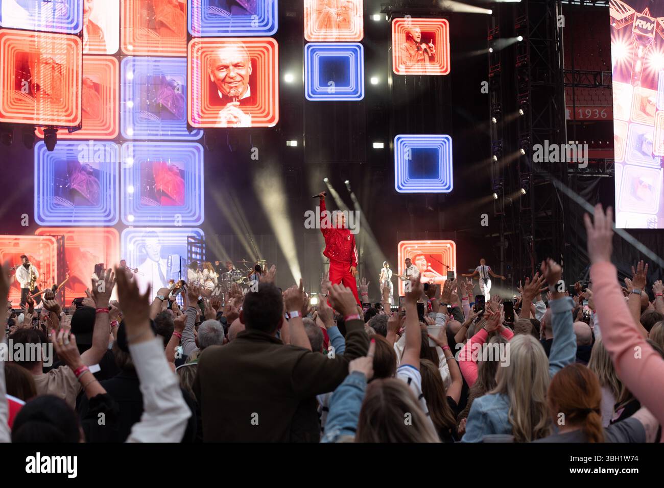 London, Vereinigtes Königreich. Juni 2025. Robbie Williams bringt seine sehnsüchtig erwartete Britpop-Tour ins Emirates Stadium von Arsenal. Cristina Massei/Alamy Live News AB 6. JUNI 2026 NICHT MEHR VERFÜGBAR Stockfoto