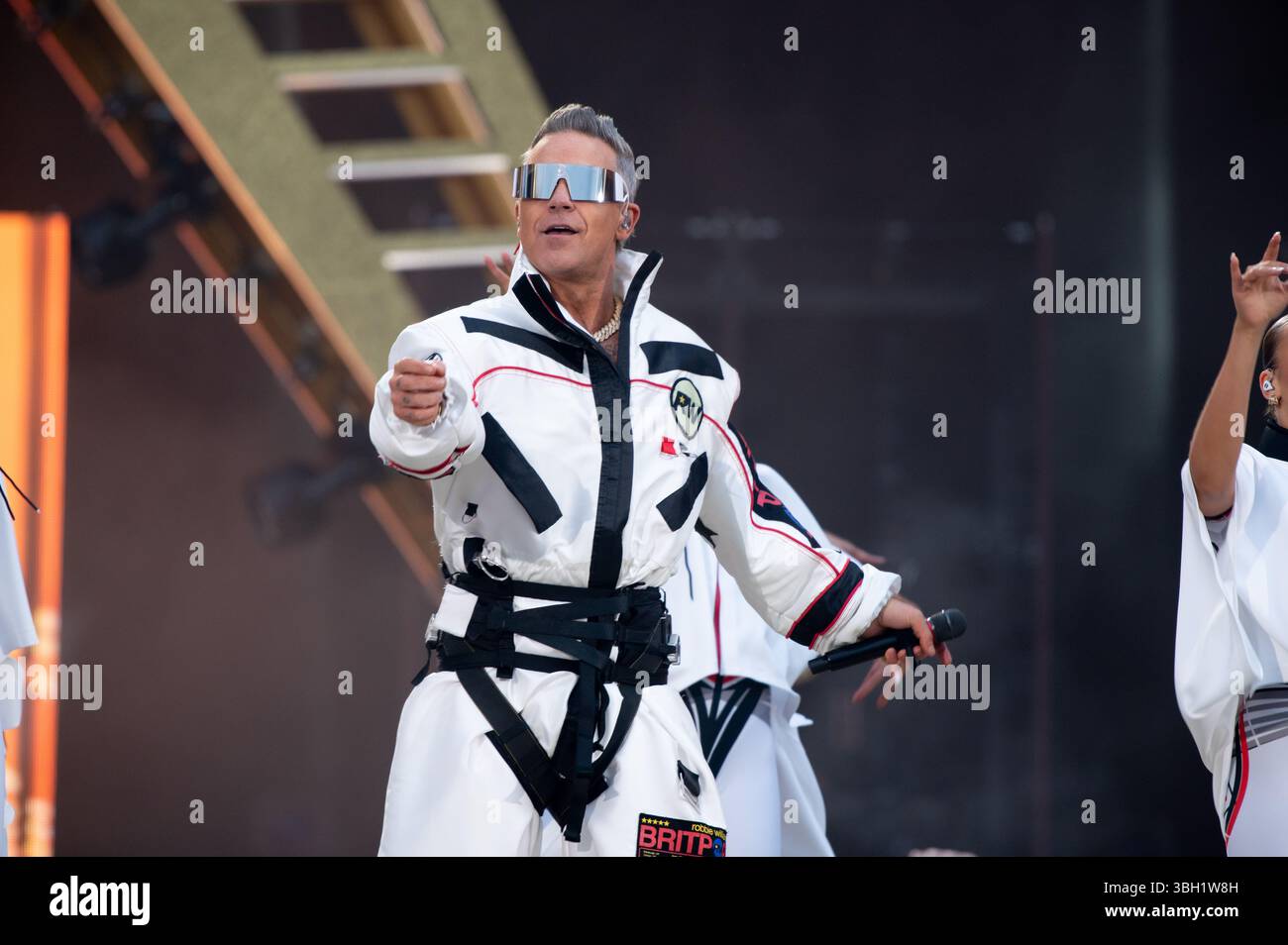 London, Vereinigtes Königreich. Juni 2025. Robbie Williams bringt seine sehnsüchtig erwartete Britpop-Tour ins Emirates Stadium von Arsenal. Cristina Massei/Alamy Live News AB 6. JUNI 2026 NICHT MEHR VERFÜGBAR Stockfoto