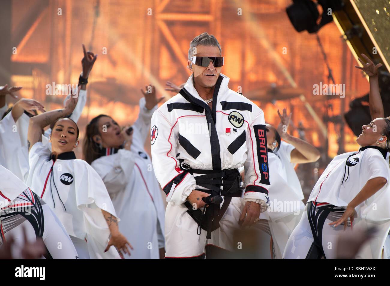 London, Vereinigtes Königreich. Juni 2025. Robbie Williams bringt seine sehnsüchtig erwartete Britpop-Tour ins Emirates Stadium von Arsenal. Cristina Massei/Alamy Live News AB 6. JUNI 2026 NICHT MEHR VERFÜGBAR Stockfoto